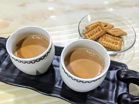 مت پوچھو دلِ ناداں کے مرض کی دوا

بس گرما گرم چاۓ اور لاہور کی ٹھنڈی ہوا🥀 
👌👌👌
