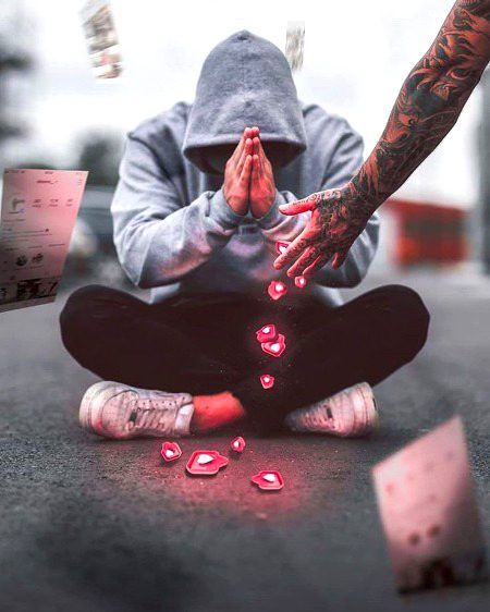 عاجزی بلاوجہ نہیں آئ...
غرور ٹوٹا 💔ہے صاحب...