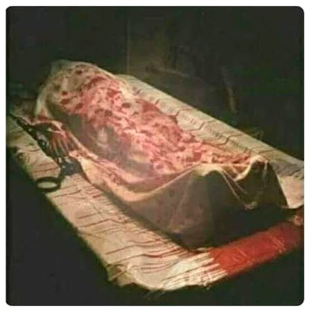 "اگر وہ آۓ میرے جنازے پہ اور پوچھے میری موت کی وجہ,,,,?
تو کہہ دینا کھویا تھا تیری یاد میں اتنا کہ سانس لینا بھول گیا💔💔
🥀🥀