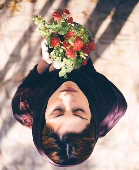 ہم اکثر ان لوگوں کو نظر انداز کر دیتے ہیں جو دل سے خیال کرتے ہیں، اور اکثر ان لوگوں سے مل جاتے ہیں جو صرف دکھاوا کرتے ہیں .!!!