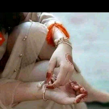 مل گیا ہے تو سنبھال کے رکھو !
ورنہ محبوب درختوں پہ نہیں لگتے-🔥💔