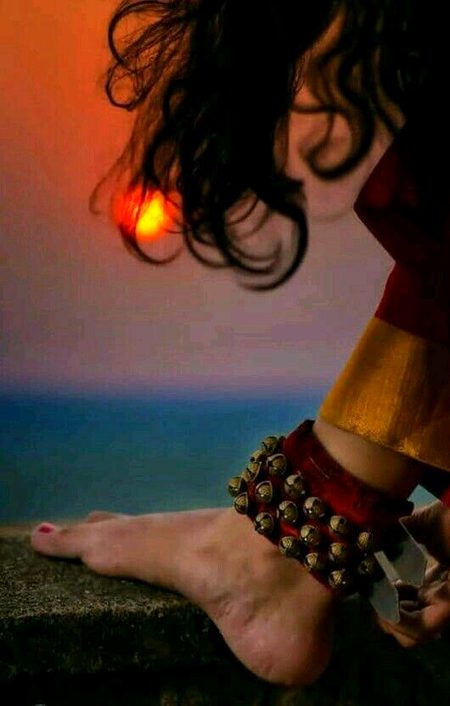 *خواب ہوتے ہیں غریبوں کے...طوائف جیسے*...
*رات کو سجتے ہیں صبح کو بکھر جاتے ہیں...!!*