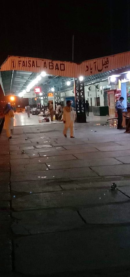 🥀وہ اور شہر ہو گا جہاں بیوفاٸی ہوتی ہوگی
میرے فیصل آباد کی تو مِٹی بھی وفادار ہے💪