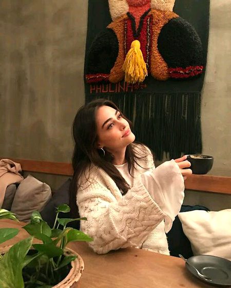 سوال تھا چاۓ میں چینی کتنی...☕

جواب تھا اک گھونٹ پی دیجیے...😍