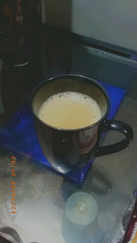 میں نے چھوڑ کر بھی دیکھی ہے_چائے کا بھی مجھ بِن گزارا نہیں