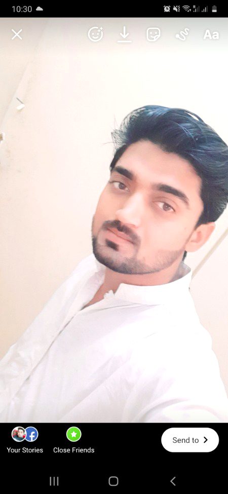 کبھی وہ شخص تھا ہم تھے اور اتنی باتیں تھی
اور اب!! وہ شخص ہے ہم ہیں اور اک خاموشی ہے
😔
