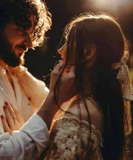 اُجرتیں مل گئی صدیوں کے سفر کی مجھ کو...!!
جب  کہا اُس  نے، کیا  حال  بنا  رکھا  ہے؟